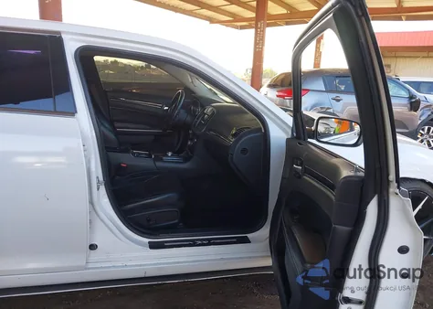 2018 Chrysler 300 Limited z USA, uszkodzony, nr VIN 2C3CCAEGXJH319794